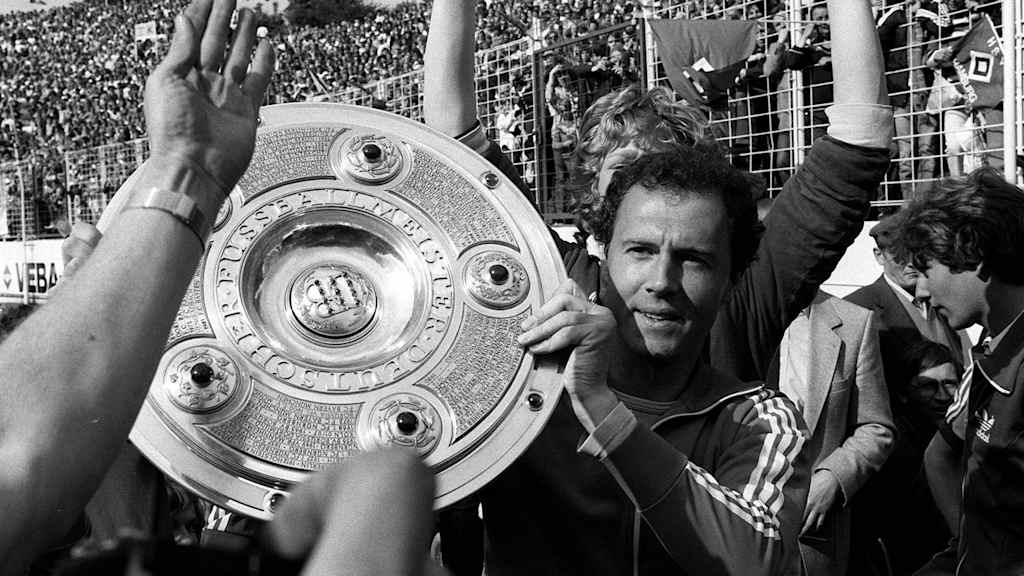 Abschluss mit Schale: Franz Beckenbauer hört standesgemäß als Deutscher Meister auf.