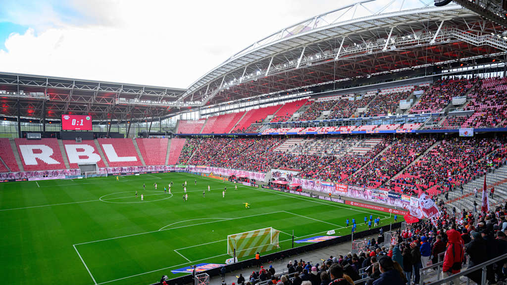 Die Red Bull Arena während des Duells gegen die Frauen des VfL Wolfsburg.