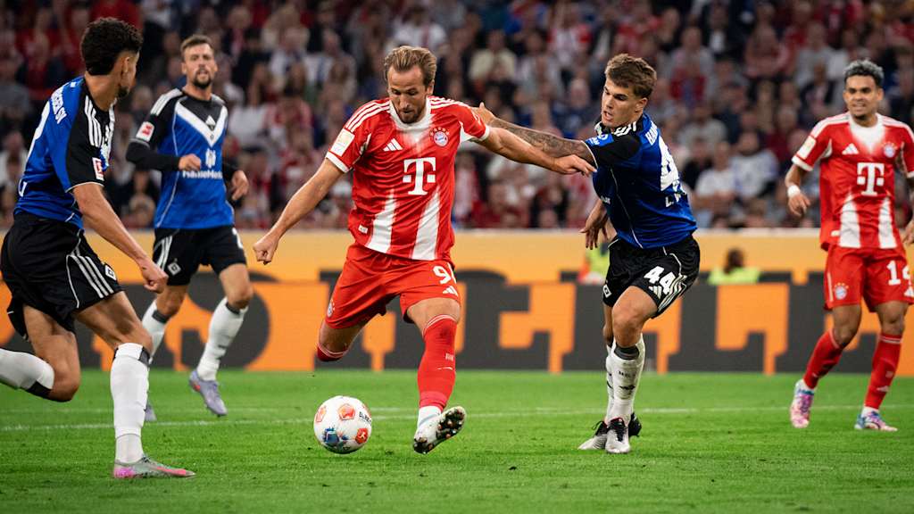 Harry Kane schließt ab zum 5:0 im Bundesliga-Spiel FC Bayern gegen Hamburger SV.