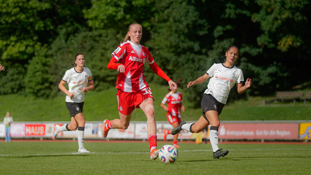 Spielszene aus der Partie der FC Bayern Frauen gegen Borussia Mönchengladbach