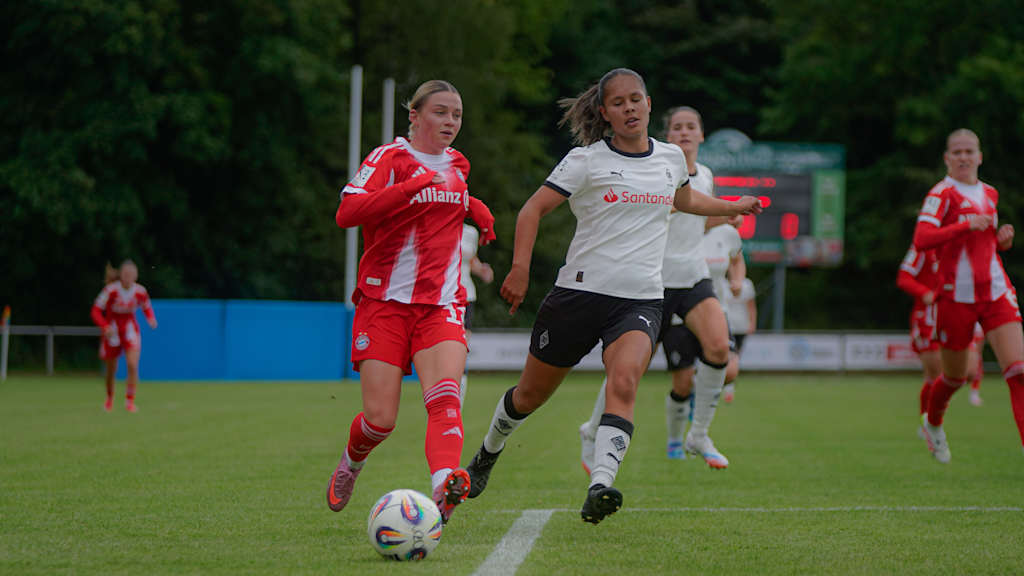Spielszene aus der Partie der FC Bayern Frauen gegen Borussia Mönchengladbach