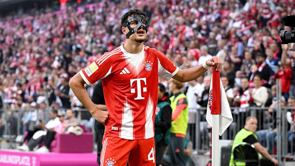 Aleksandar Pavlovic celebrates by the corner flag after making it 2-0 in FC Bayern's Bundesliga match against Hamburger SV.
