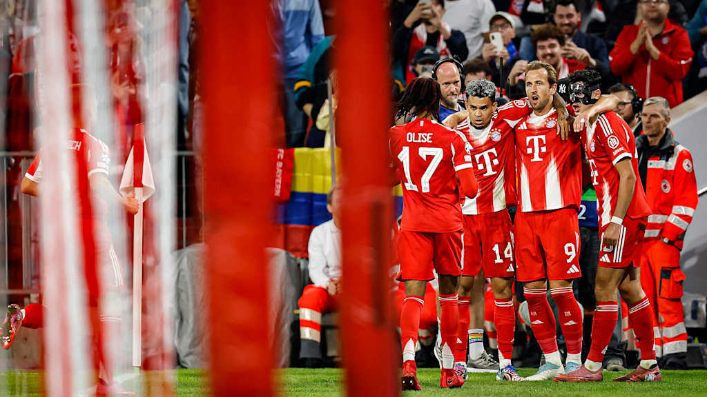Harry Kane, Michael Olise und Co. jubeln während des Heimspiels des FC Bayern zum Auftakt in die Champions League gegen den FC Chelsea