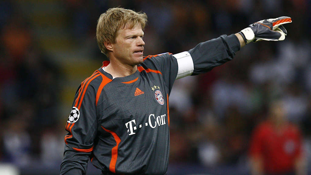 Oliver Kahn gibt Anweisungen im Champions League-Spiel des FC Bayern gegen die AC Mailand.
