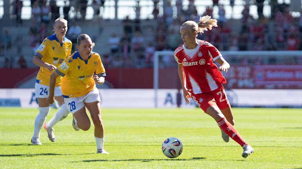 Pernille Harder am Ball.