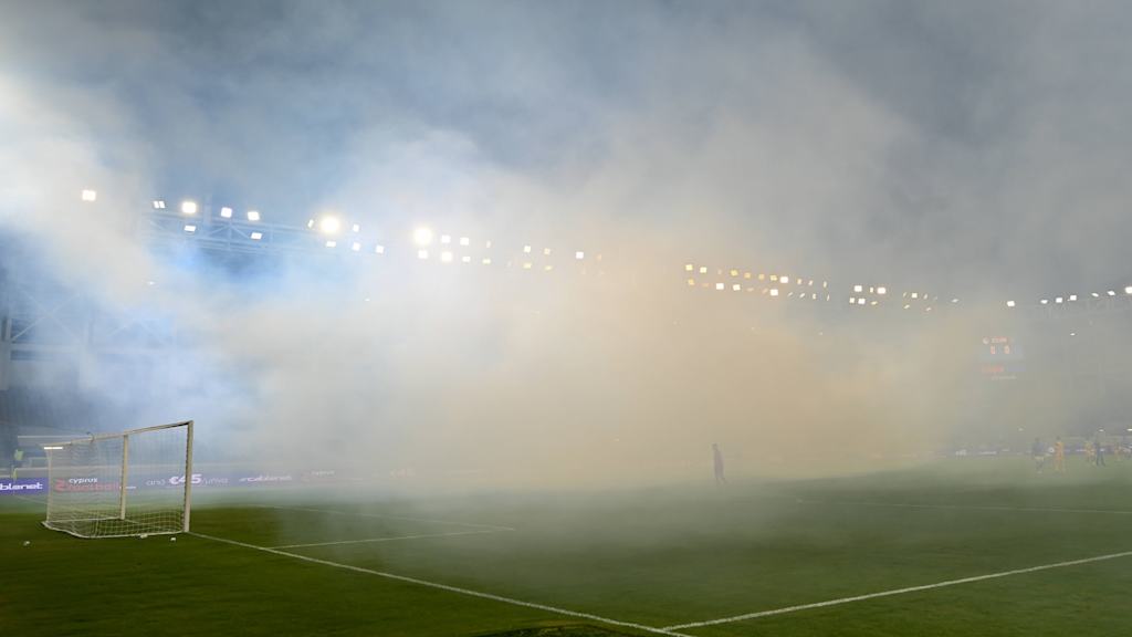 Blick ins Innere des Stadions, einem echten Hexenkessel
