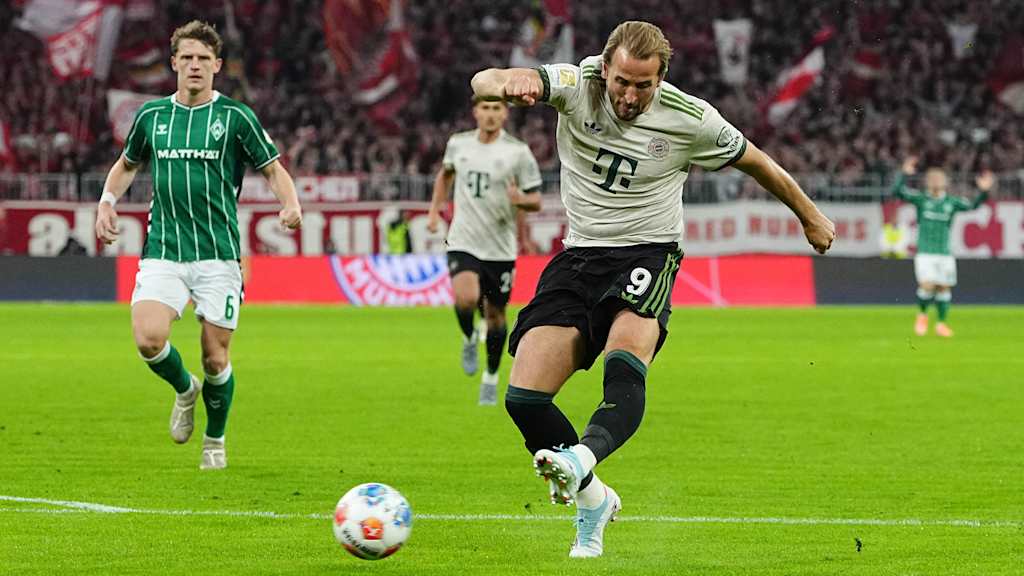 Harry Kane kommt zum Abschluss im Bundesliga-Heimspiel des FC Bayern gegen den SV Werder Bremen.