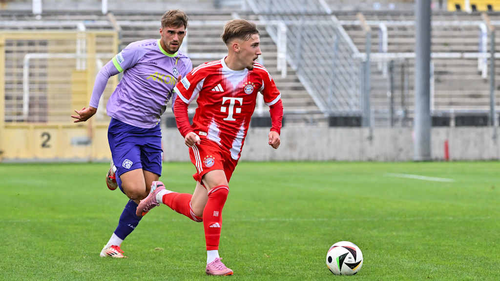 Lennart Karl am Ball.