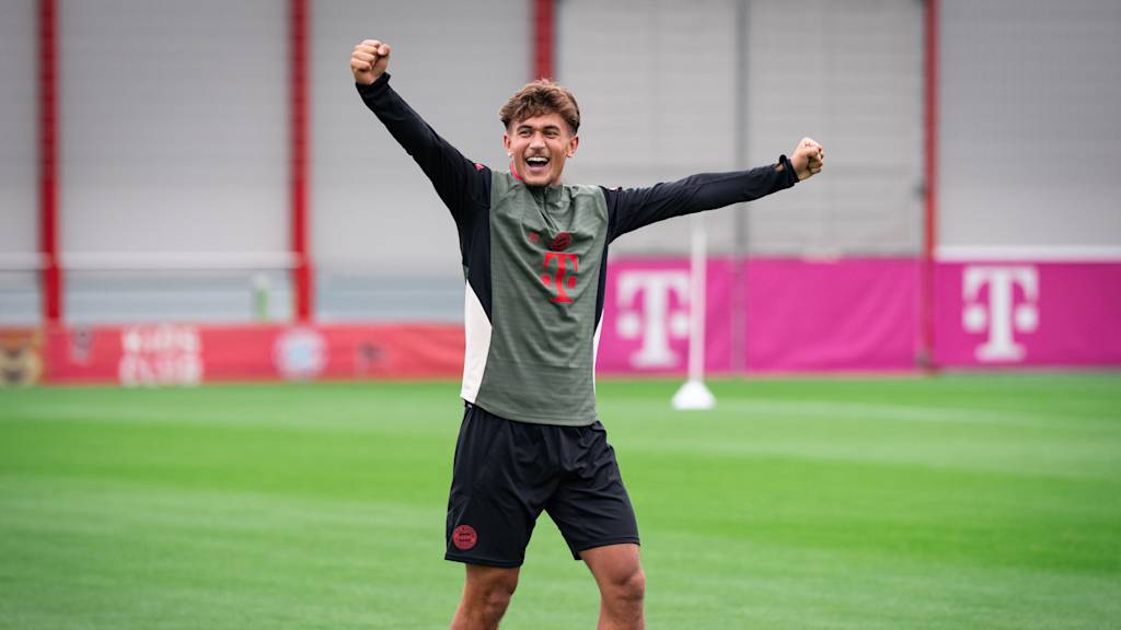 Tom Bischof jubelt im Abschlusstraining vor Paphos