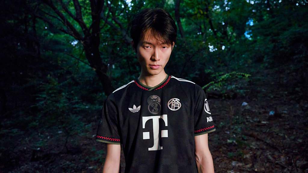 Special Korean design on Bayern's Champions League jerseys.