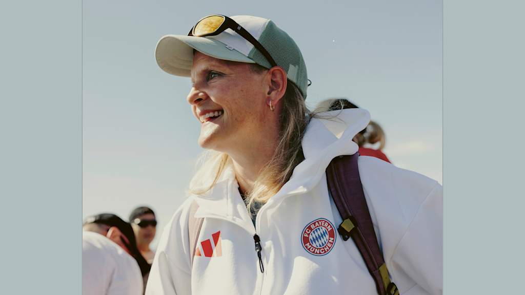 Eva Zier, Pädagogin am FC BC Bayern Campus, auf der Wanderung