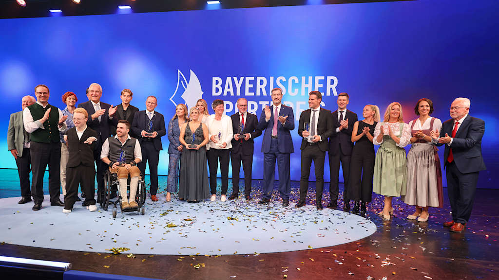 Winners of the 2025 Bavarian Sports Prize together on stage