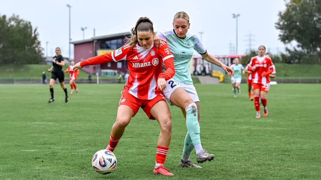 Bayerns  Samira Di Lauro im Kampf um den Ball.