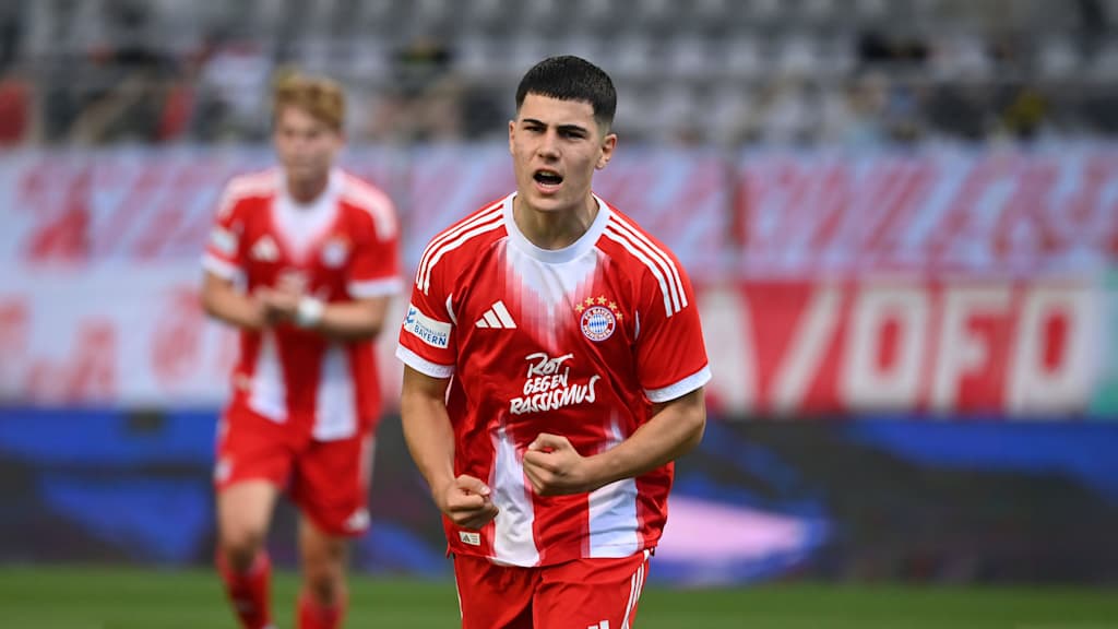 Felipe Chávez ballt beide Fäuste nach einem Treffer.