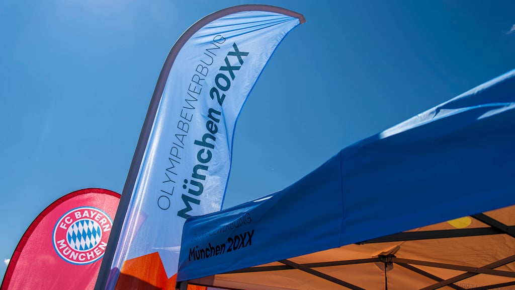 Stand für die Münchener Olympiabewerbung an der Allianz Arena