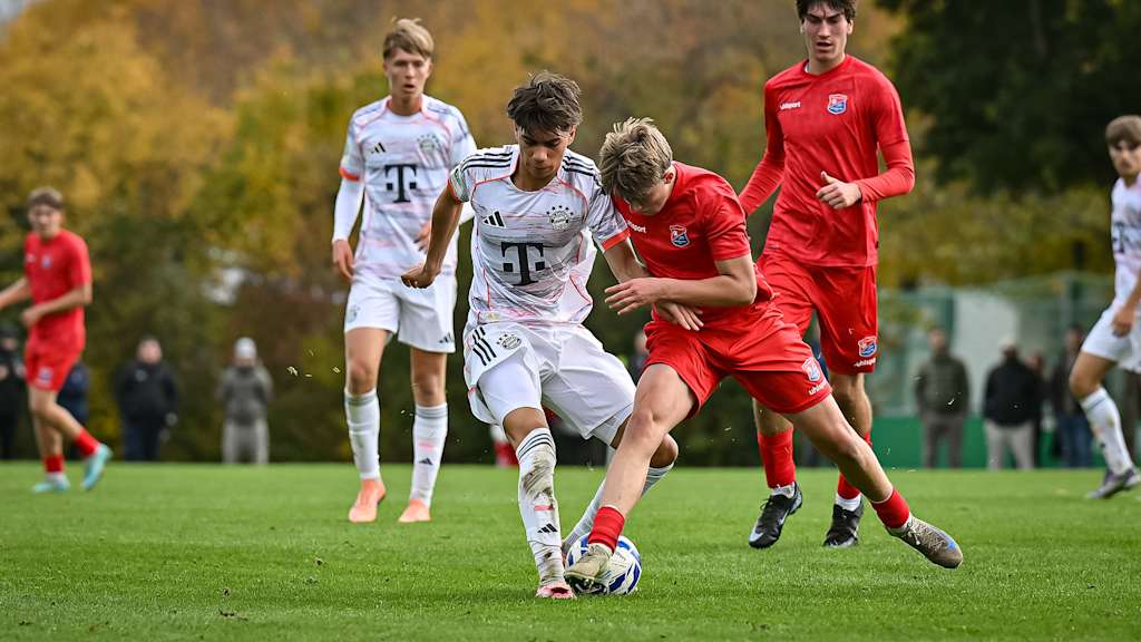 Spielszene aus dem Duell der U19 des FC Bayern mit der SpVgg Unterhaching in der Vorrunde der U19-DFB-Nachwuchsliga