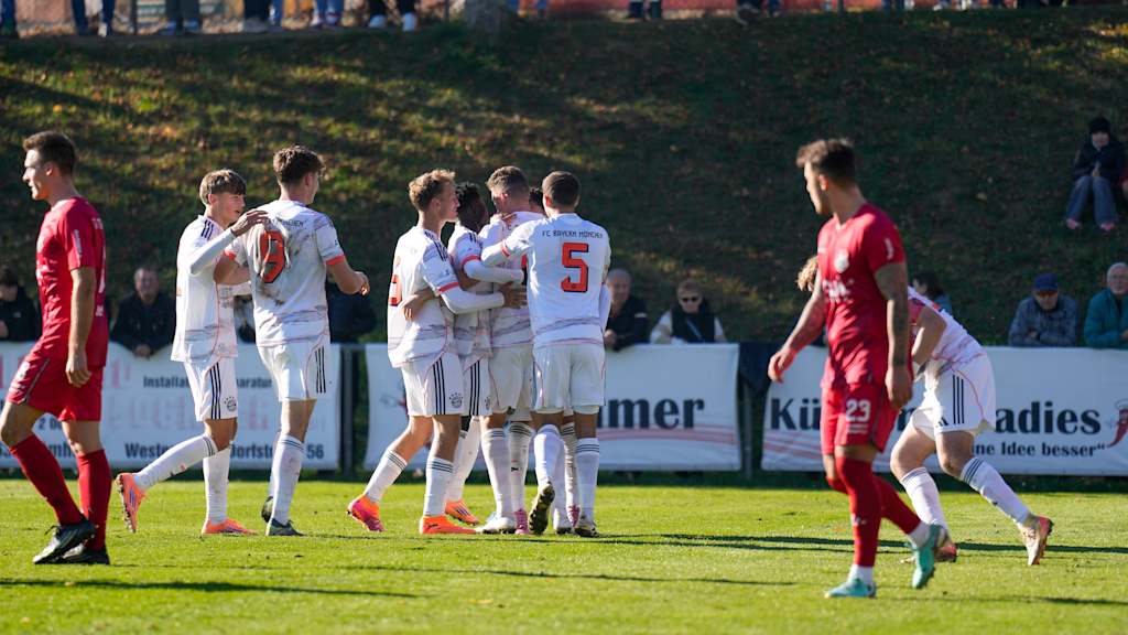 Die Amateure jubeln im Aubstadt am Platz.