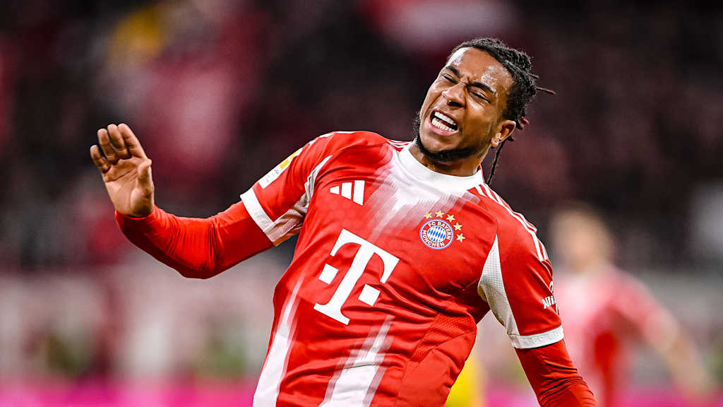 Michael Olise ärgert sich während des Bundesliga-Heimspiels des FC Bayern gegen Borussia Dortmund