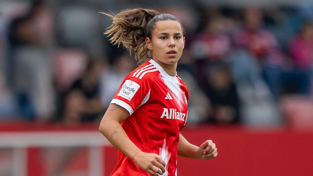 Lena Oberdorf während eines Heimspiels der FC Bayern Frauen am FC Bayern Campus.