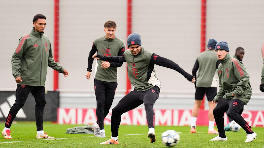 Luis Diaz geht zum Ball beim Anschwitzen vor dem Champions League-Spiel gegen Brügge