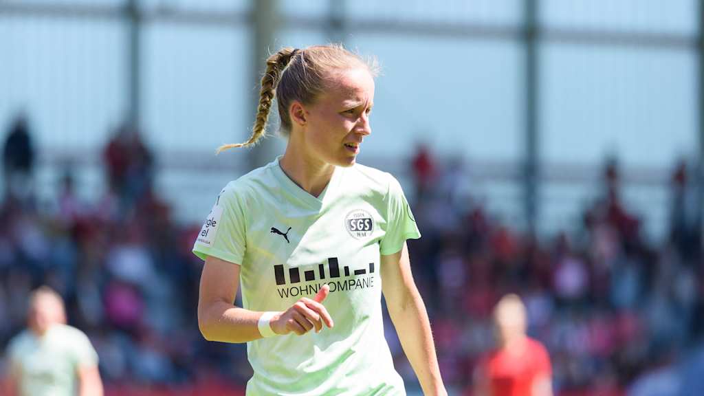 Essens Beke Sterner blickt nach rechts.