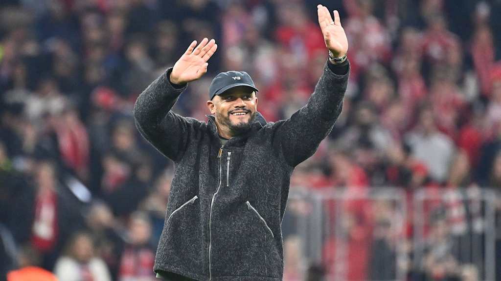 Vincent Kompany winkt nach dem Sieg gegen Brügge ins Publikum