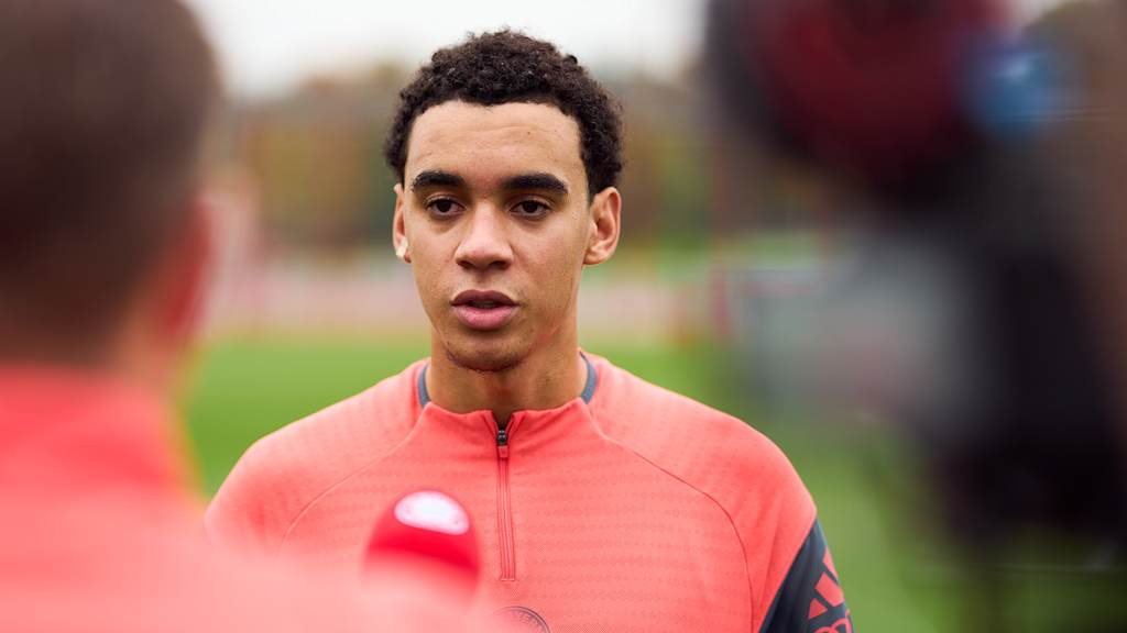 Jamal Musiala im Interview mit FC Bayern TV