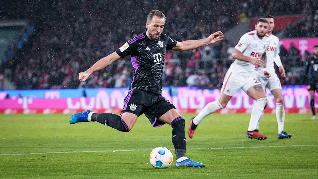 Harry Kane schießt im Spiel gegen den 1. FC Köln auf das Tor.