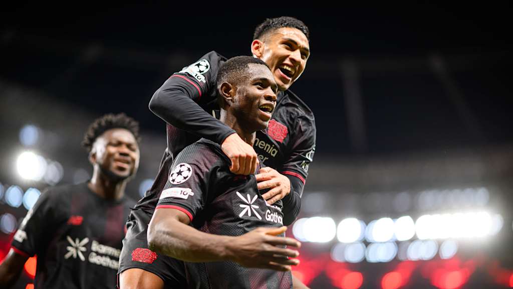 Christian Kofane Equi Fernández Bayer Leverkusen