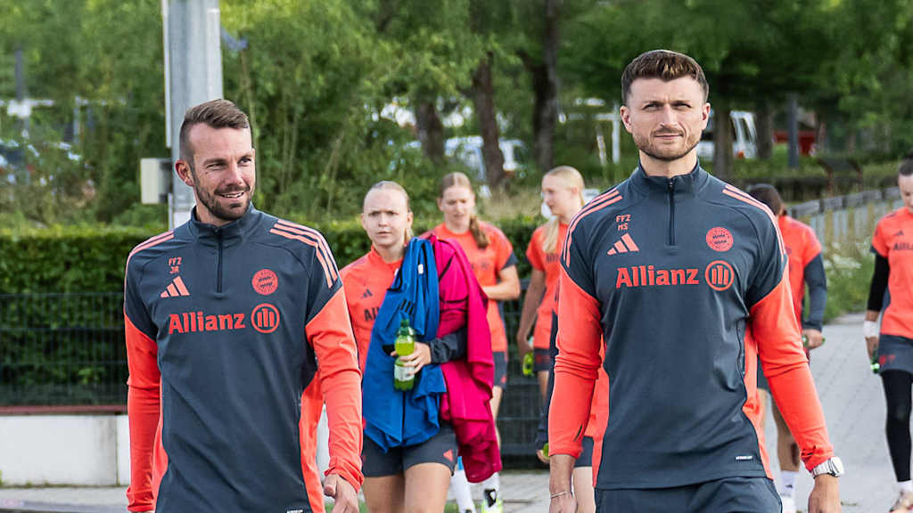 Jérôme Reisacher auf dem Weg zum Training am FC Bayern Campus.