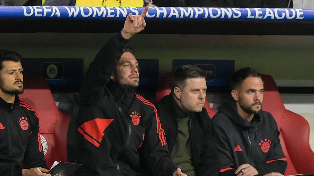 Jérôme Reisacher während eines Champions League-Heimspiels der FC Bayern Frauen in der Allianz Arena.