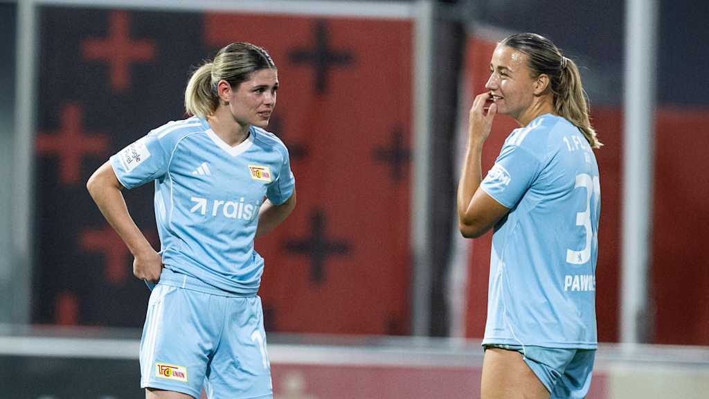 Eileen Campbell (links) im Gespräch mit Tanja Pawollek.