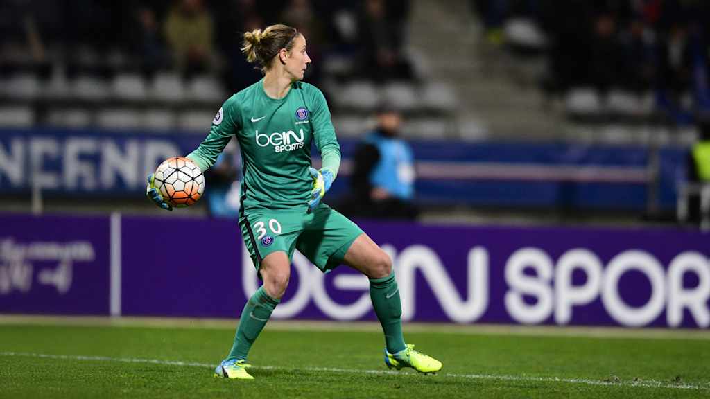 Ann-Katrin Berger beim Abwurf.