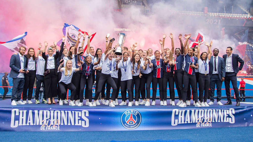 Die Frauen von PSG feiern den Gewinn der Meisterschaft.