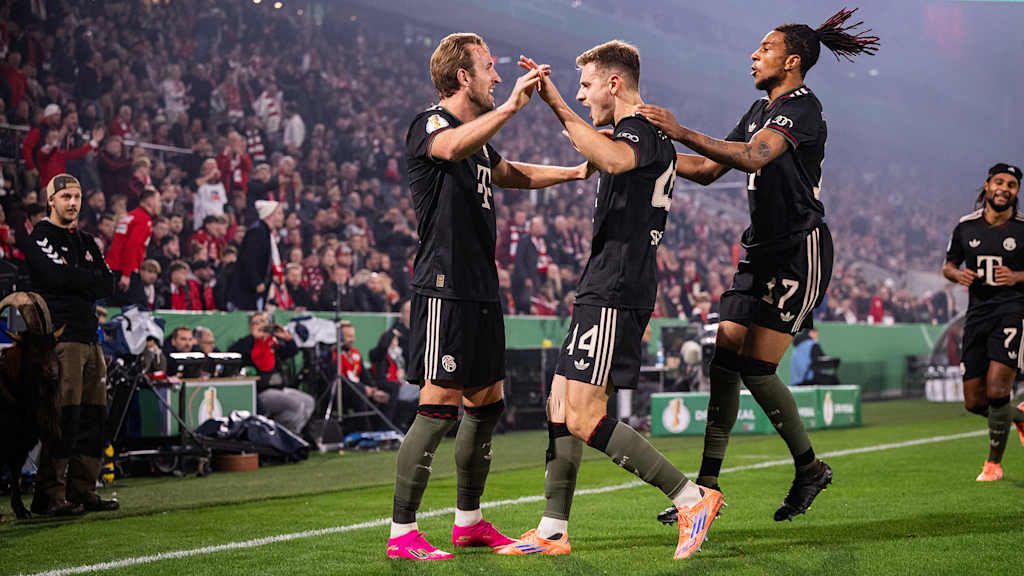 Harry Kane bejubelt sein Tor zum 2:1 im DFB-Pokal-Spiel des FC Bayern beim 1. FC Köln.