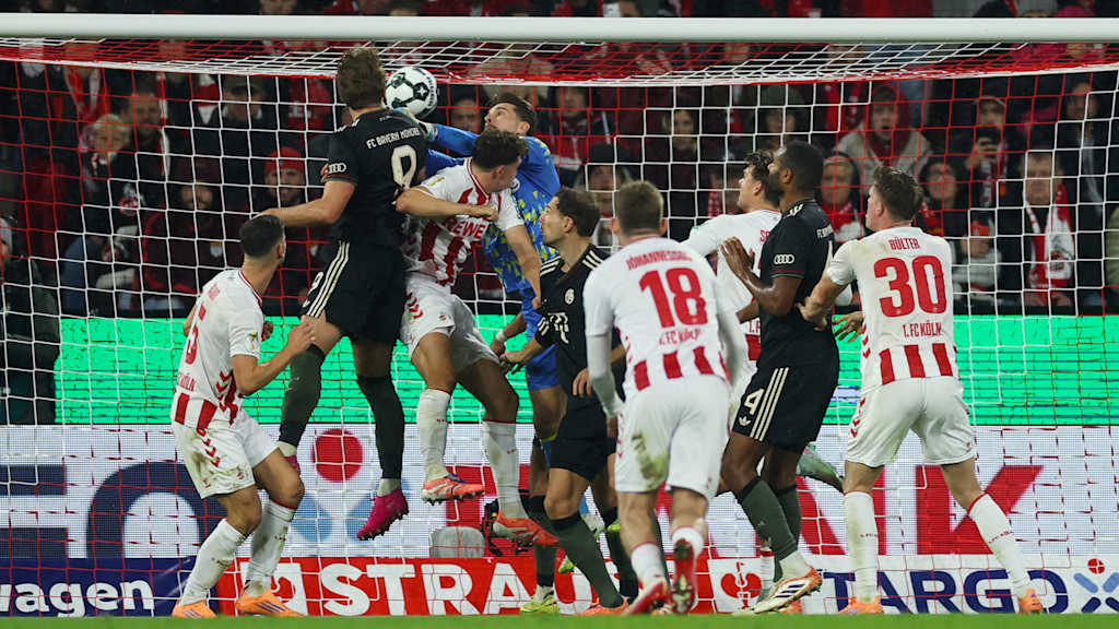 Harry Kane erzielt sein Tor zum 3:1 im DFB-Pokal-Spiel des FC Bayern beim 1. FC Köln.