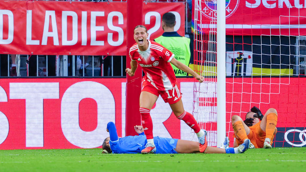Klara Bühl bejubelt ihren Treffer in der Allianz Arena.