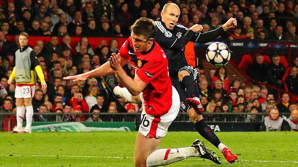 Arjen Robben shoots on the volley in his black Bayern jersey.
