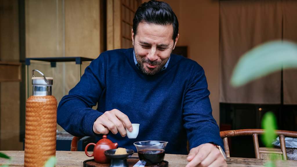 Claudio Pizarro im Teehaus