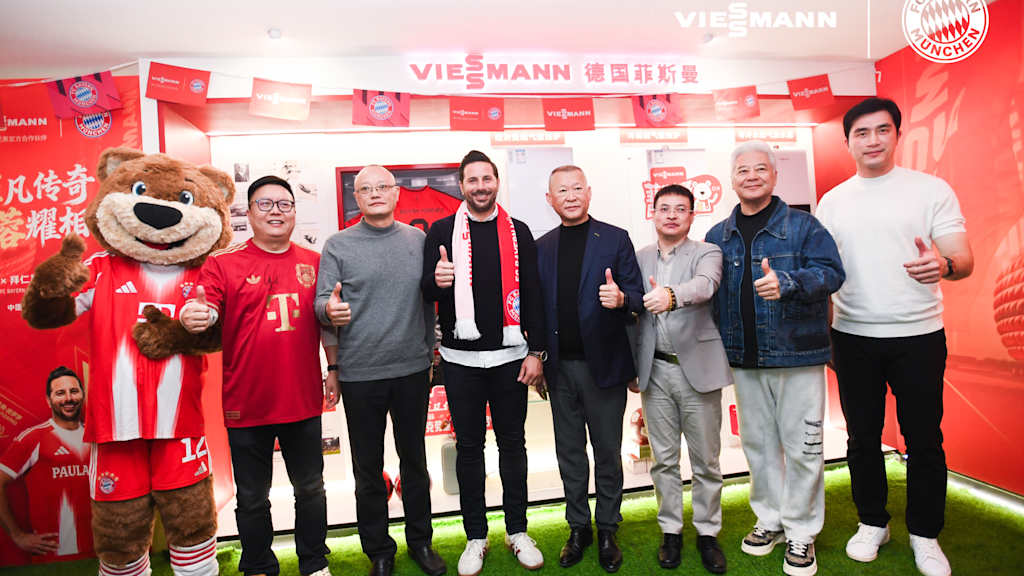 Claudio Pizarro Viessmann Meet & Greet