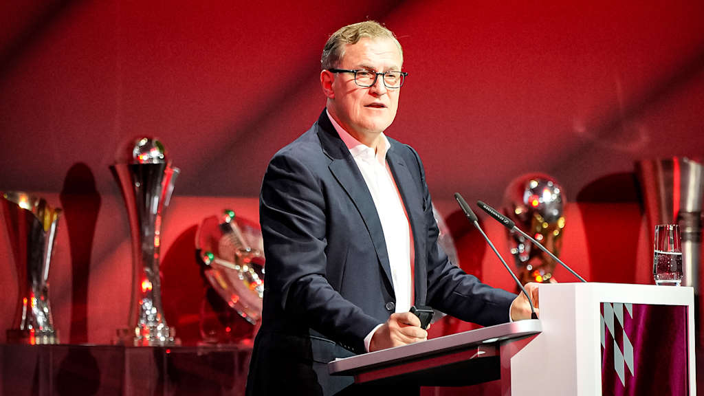 Jan-Christian Dreesen auf der Jahreshauptversammlung des FC Bayern München eV im BMW Park