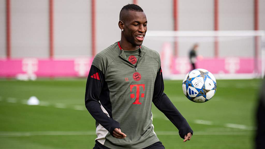 Nicolas Jackson entrenamiento FC Bayern Champions League-Spiel Paris Saint-Germain.