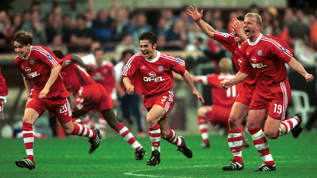 Bixente Lizarazu bejubelt den Gewinn der Champions League 2001 mit dem FC Bayern.