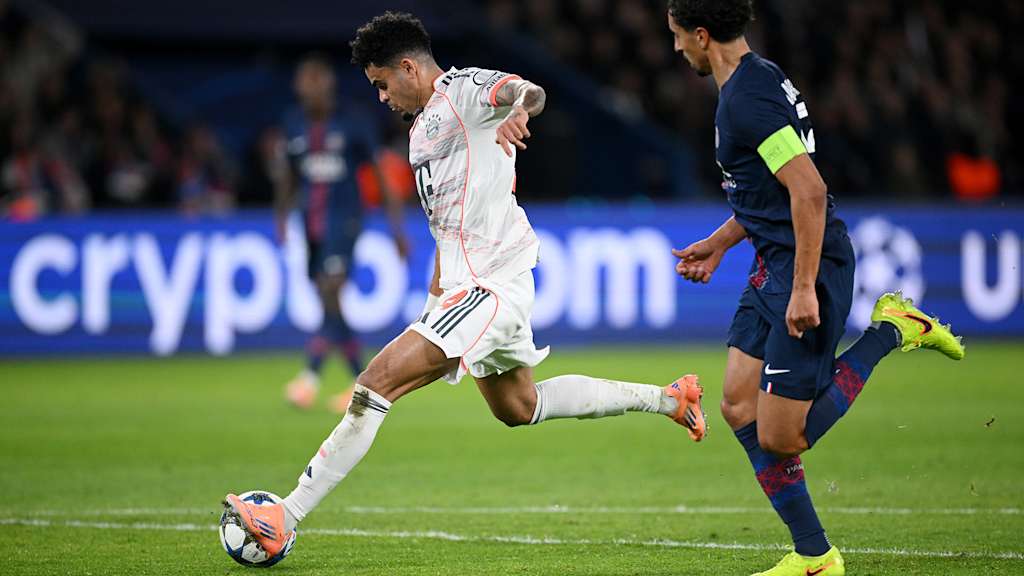 Luis Diaz erzielt das 2:0 im im Champions League-Spiel des FC Bayern bei Paris Saint-Germain