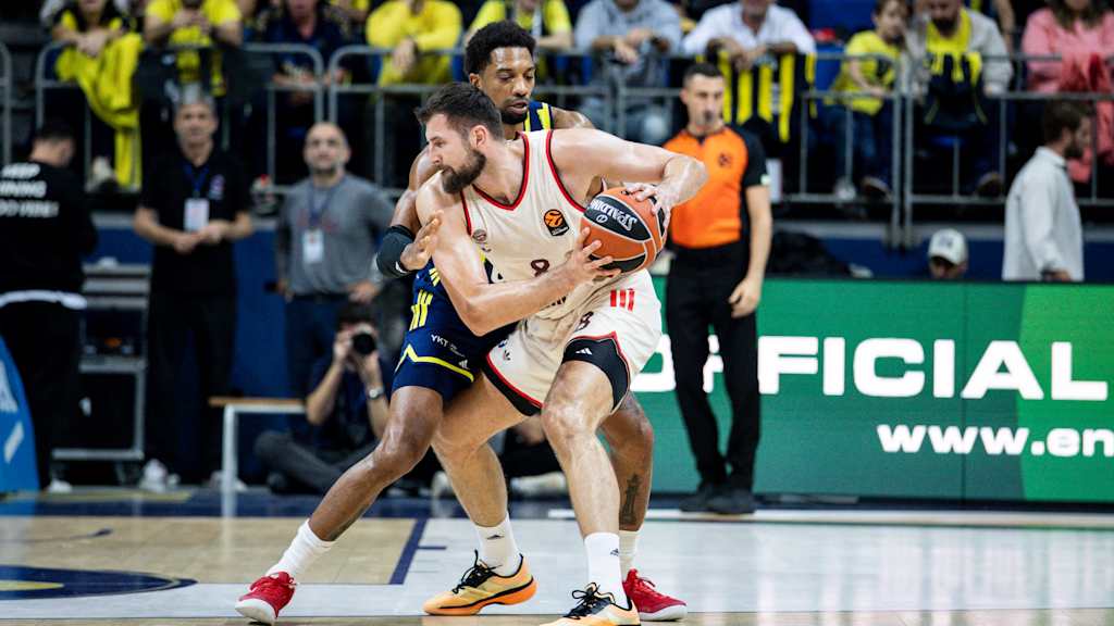 Leon Kratzer dribbling