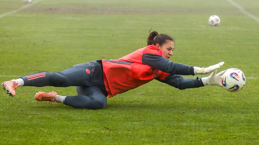 Mala Grohs im Training der FC Bayern Frauen.