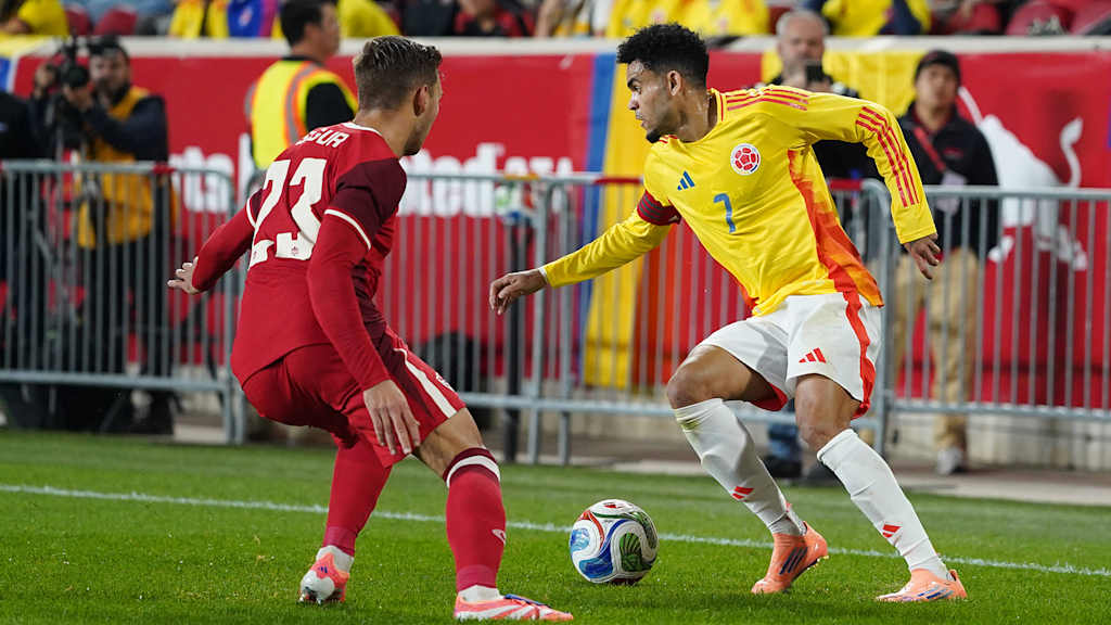 Luis Diaz am Ball für Kolumbien im Länderspiel gegen Kanada.