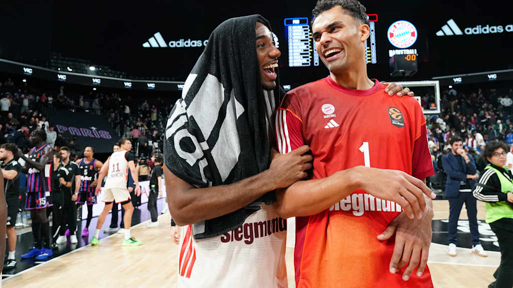 Isiaha Mike and Oscar da Silva celebrate Bayern’s third consecutive victory.