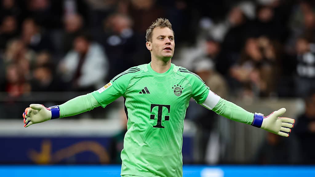 Manuel Neuer jubelt während des Gastspiels des FC Bayern bei Eintracht Frankfurt