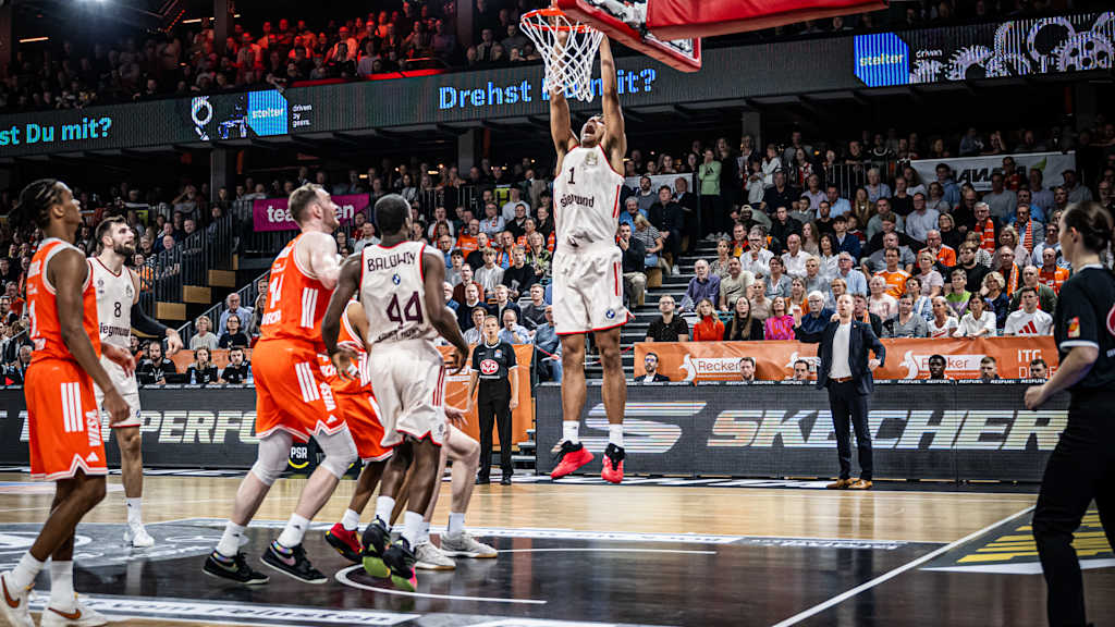 Oscar da Silva mit dem Dunk